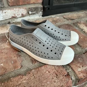 Natives Jefferson shoe Pigeon Grey/Shell White, US J6, UK 5, EUROPE 39 New